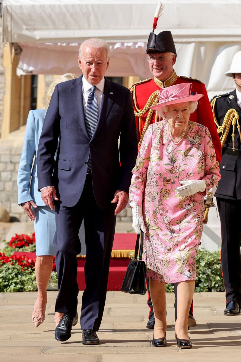 去年7月，美國總統拜登與英國女王伊麗莎白二世會面。法新社