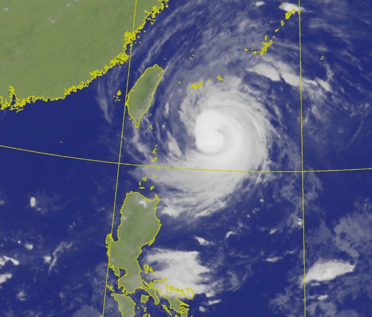 中度颱風梅花持續接近台灣，預估明天清晨就有機會發布海上颱風警報。圖／氣象局
