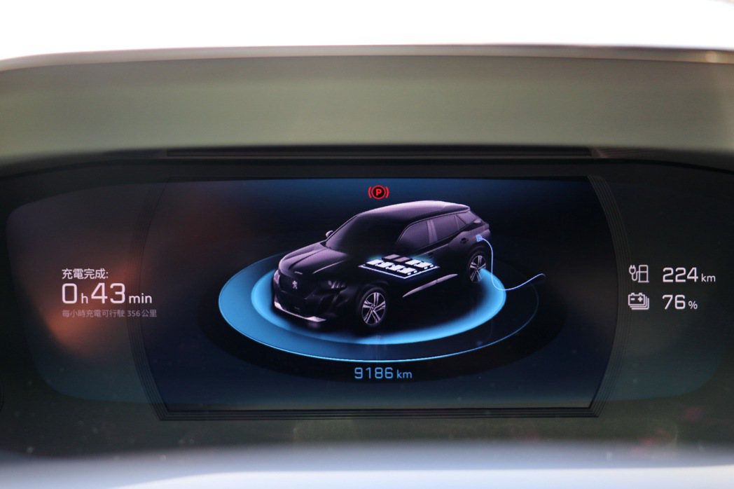 Peugeot e-2008動配置50kWh（瓩時）驅動電池，最大充電功率為10...
