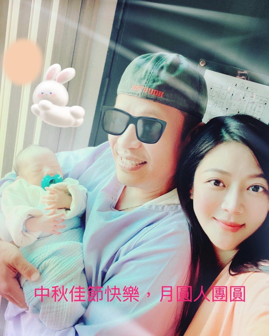 張熙恩(現名原尹鋅)喜迎寶貝兒子，和老公抱著新生兒一家三口超甜蜜。圖／摘自臉書