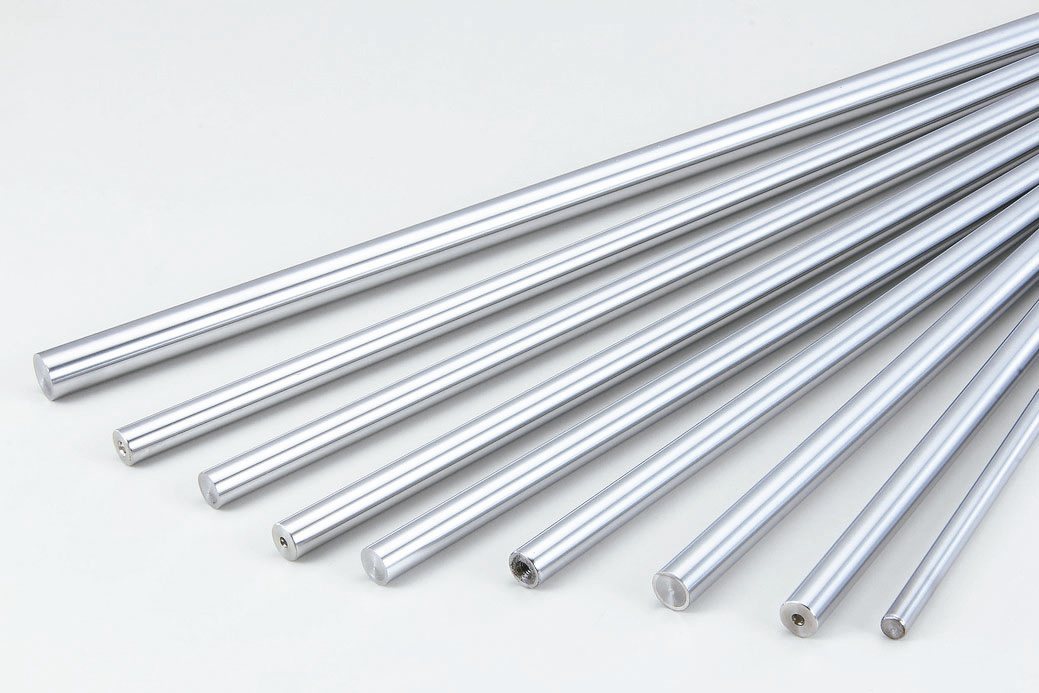捷聯精密專精各式規格鍍鉻鋼棒、軸心精密研磨加工。捷聯公司／提供