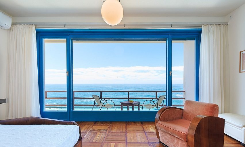 Luigi Carlo Daneri設計的別墅周邊擁有寧靜的居住環境以及壯麗的海天美景。