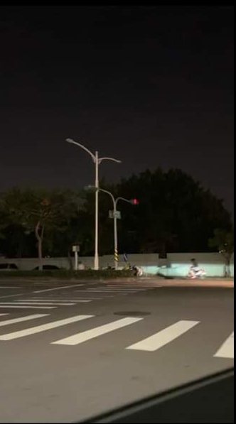 高市前鎮區今晚多處路段路燈停電中，市議員李雅靜指出，二聖路、復興路到民權路，光華路、鄭和南路到一心路，凱旋路等大面積路燈停電。圖／取自市議員李雅靜臉書