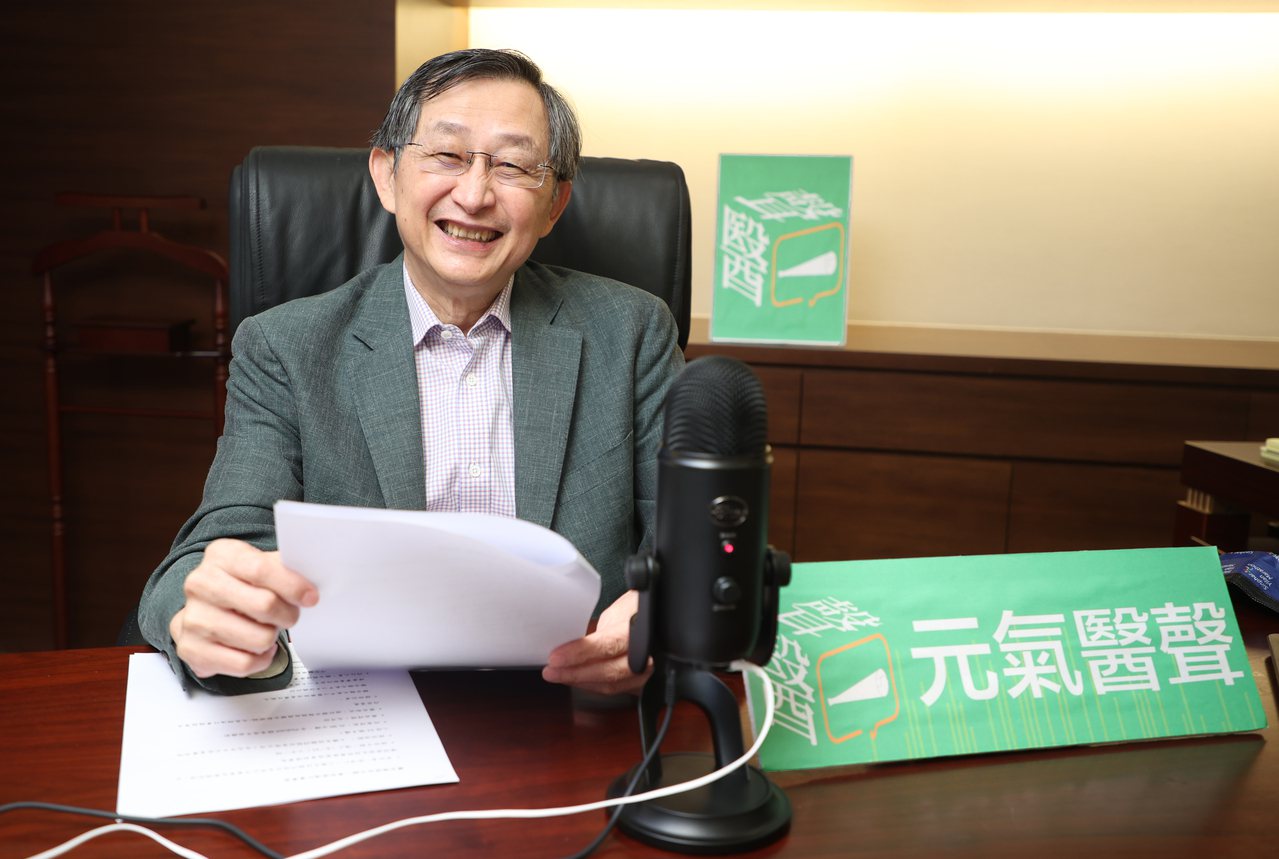 前中央健康保險局總經理、前衛生署副署長張鴻仁在「元氣醫聲」Podcast專訪中，暢談健保改革。記者陳正興／攝影