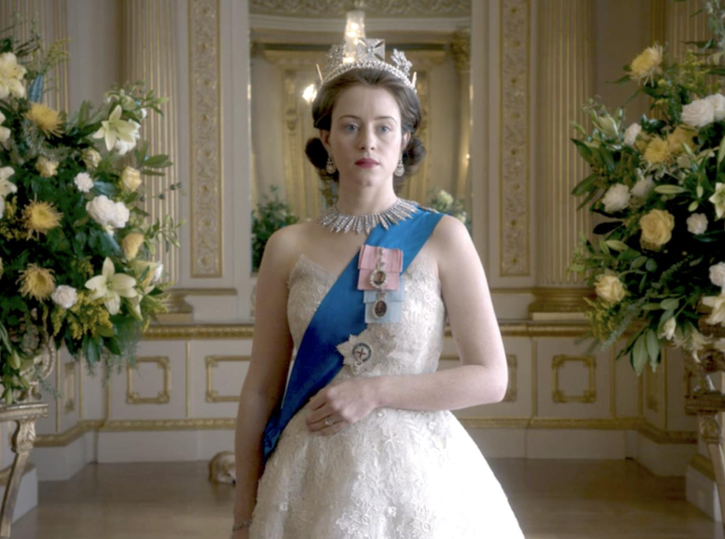 克萊兒佛伊曾在「王冠」飾演年輕時期的伊麗莎白二世女王，受訪時緬懷這位偉大的君王。圖／Netflix提供