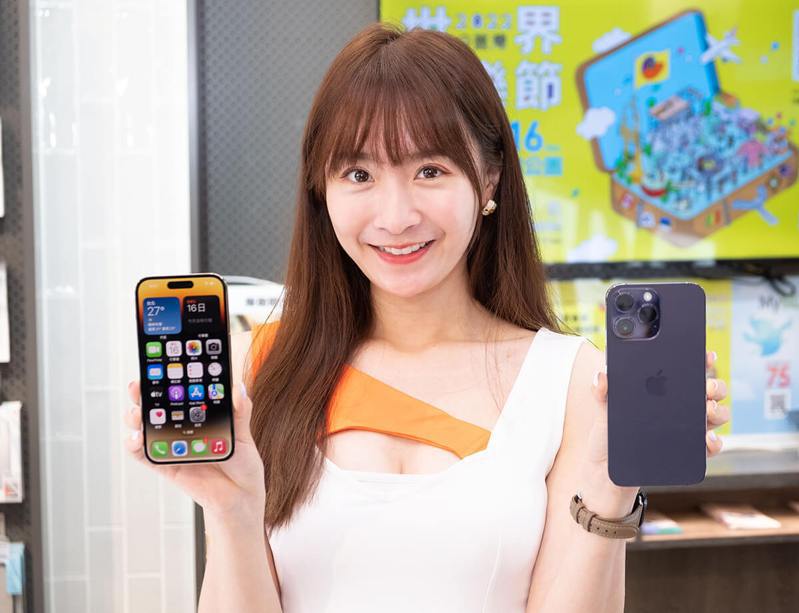 台灣大哥大開賣iPhone 14系列，祭出史上最狂「最i果粉 1314」大型購機活動寵果粉。 圖/李清宇攝影