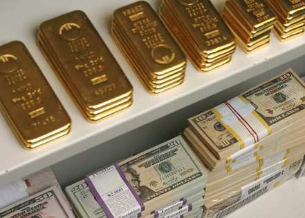 美元升勢銳不可當，讓黃金相形失色，今年來金價已跌8%。   圖／路透