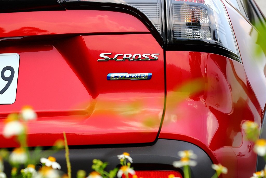 Suzuki S-Cross透過新世代設計語彙、豐富配備、周全行車輔助系統以及駕...