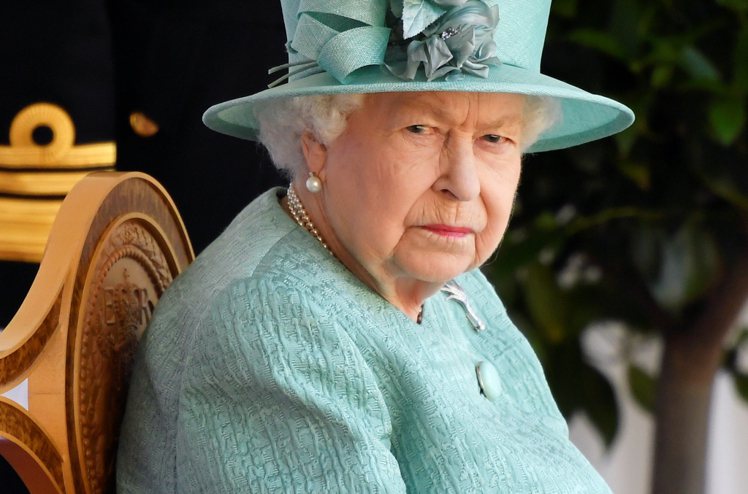 伊麗莎白二世女王生前也有看「王冠」。（路透資料照片）