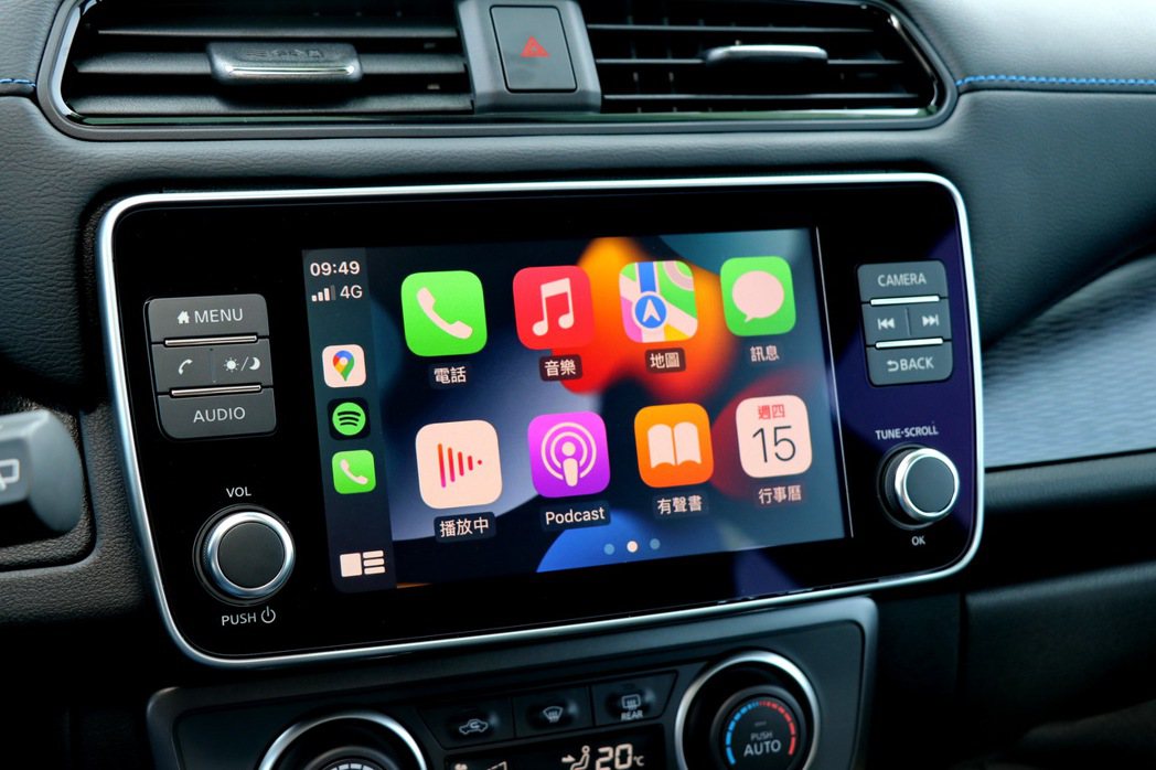 8吋彩色懸浮觸控螢幕整合Android auto和Apple Carplay連接...