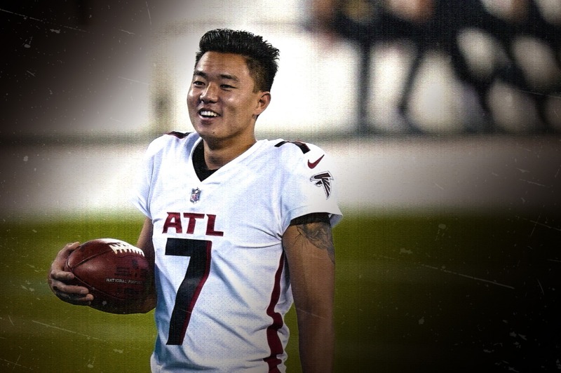 韓裔美籍的具英回今年3月與亞特蘭大獵鷹隊簽訂五年合約，是NFL中薪水第二高的踢球員。路透