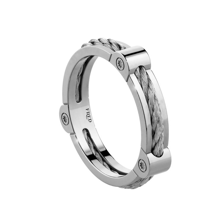 Force 10 Winch 18K白金精鋼單環戒指，83,900元。圖／斐登提供