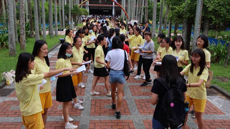 台北市景美女中運動服「小黃褲」這學期走入歷史。圖／景美女中提供