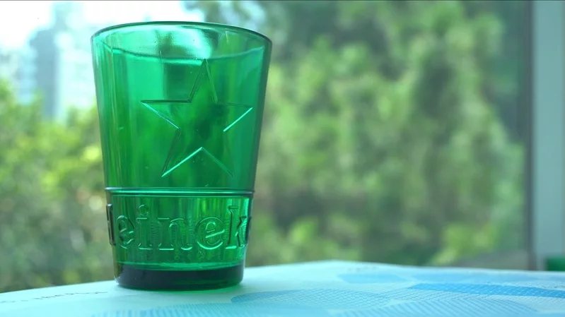 「海尼根永續星釀里程杯」以海尼根經典綠搭配星星浮雕圖騰。 圖／海尼根提供