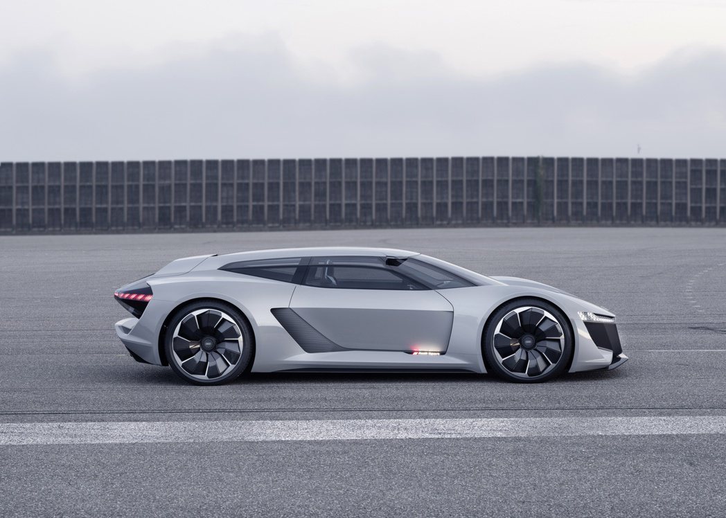 Audi 傳將於 2025 年透過移植保時捷的技術架構方式來推出 R8 繼任者。...