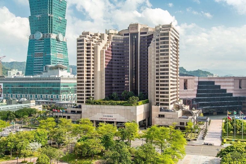 台北君悅飯店緊臨台北101，附近還有信義威秀影城。 業者／提供