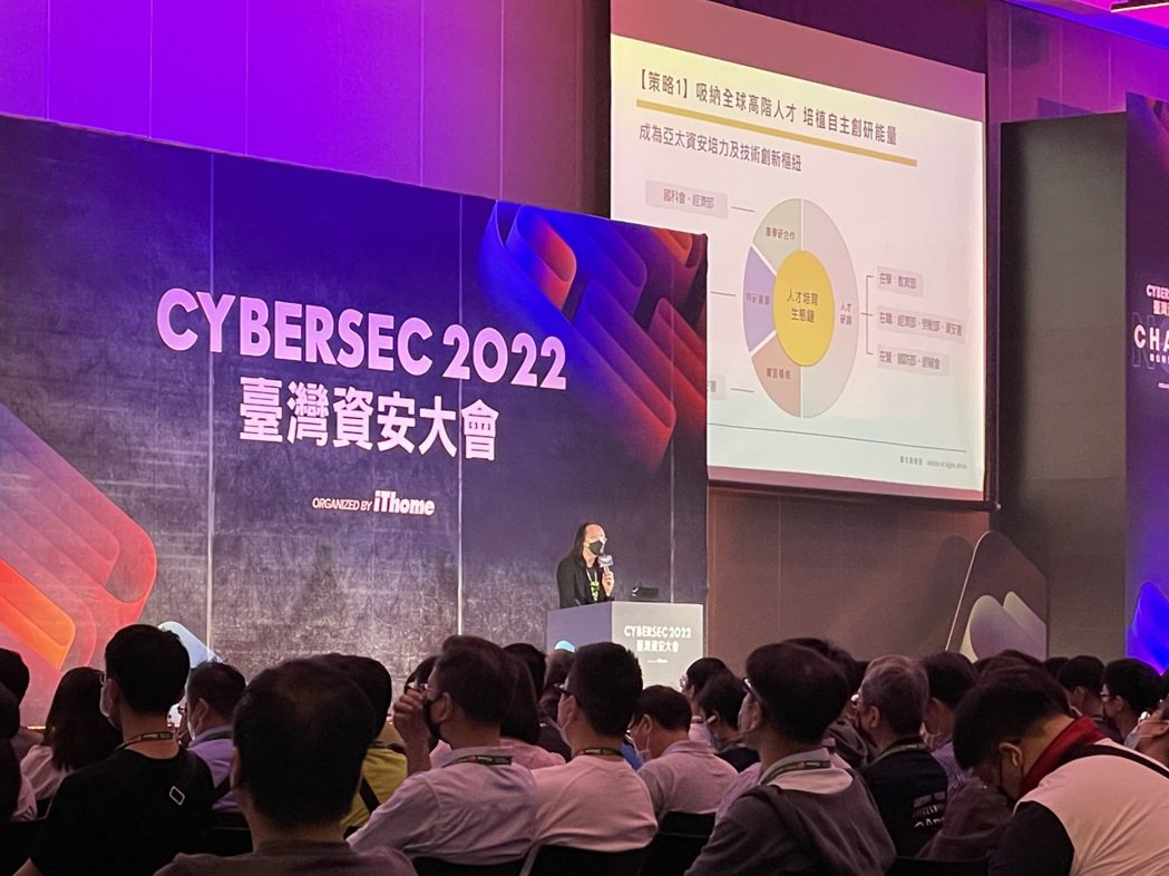 數位發展部長唐鳳今（21）日出席CYBERESEC 2022台灣資安大會活動。記...