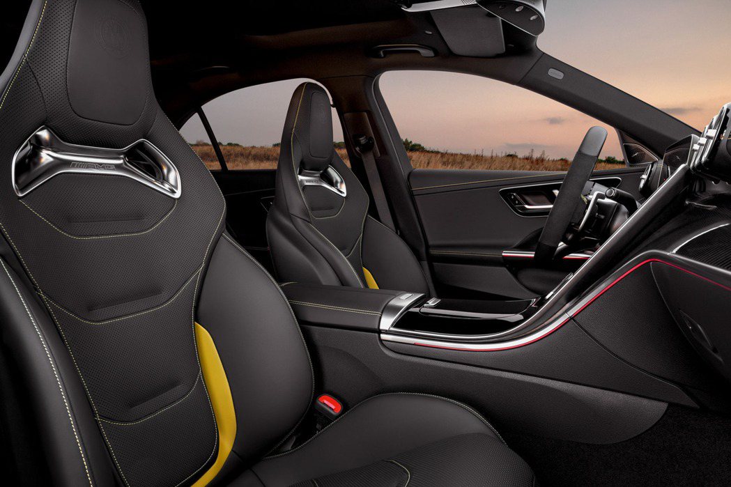 新一代AMG Performance跑車座椅。 圖／摘自Mercedes