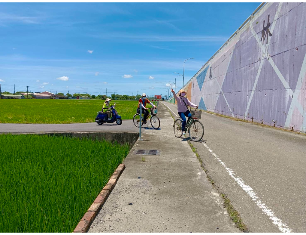 林鳳營小旅行，可騎自行車暢遊田間小路。 圖／林鳳社區提供
