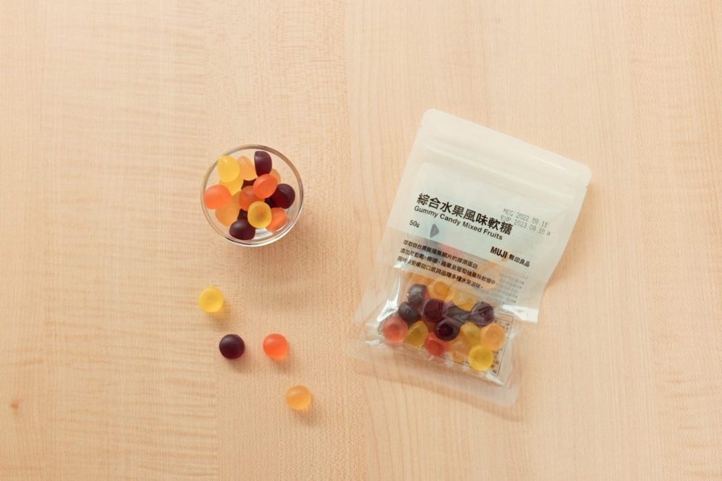 綜合水果風味軟糖，最適合放在包包裡隨時享用的小零食 圖｜無印良品提供