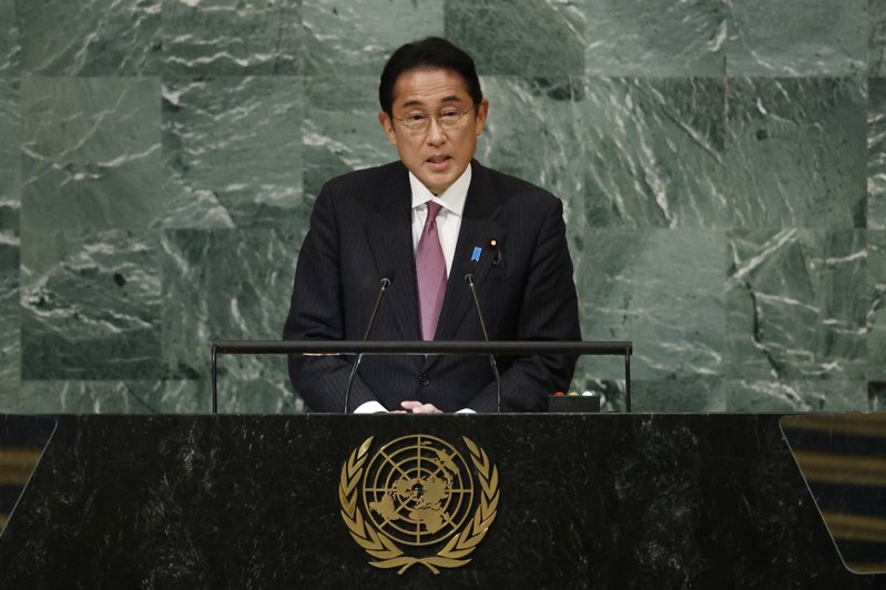 目前人正在美國紐約訪問的日本首相岸田文雄鬆口表示從下個月起將進一步放寬日本的入境措施。美聯社