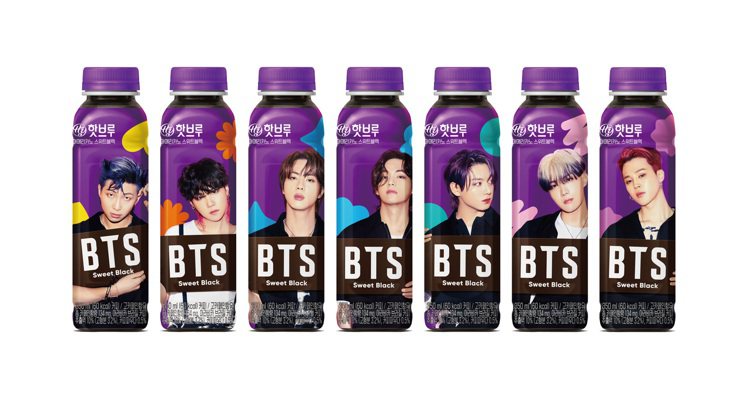 7-ELEVEN獨家推出「韓國BTS聯名美式咖啡（有糖）」，每瓶售價79元。圖／...