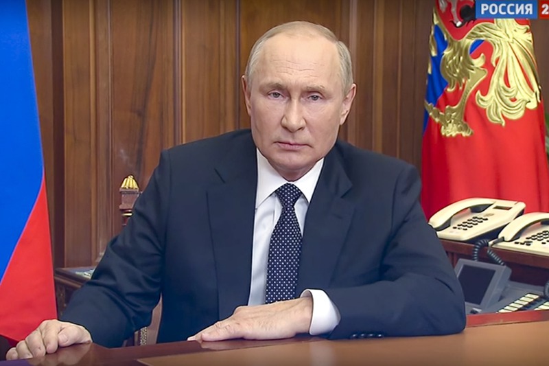 俄羅斯總統普亭21日向全國發表談話時，再度威脅動用核武，他說，「我沒在唬人」。美聯社