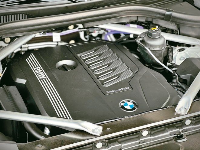 搭載TwinPower Turbo汽油直列6汽缸引擎，並得到48V高效複合動力加...