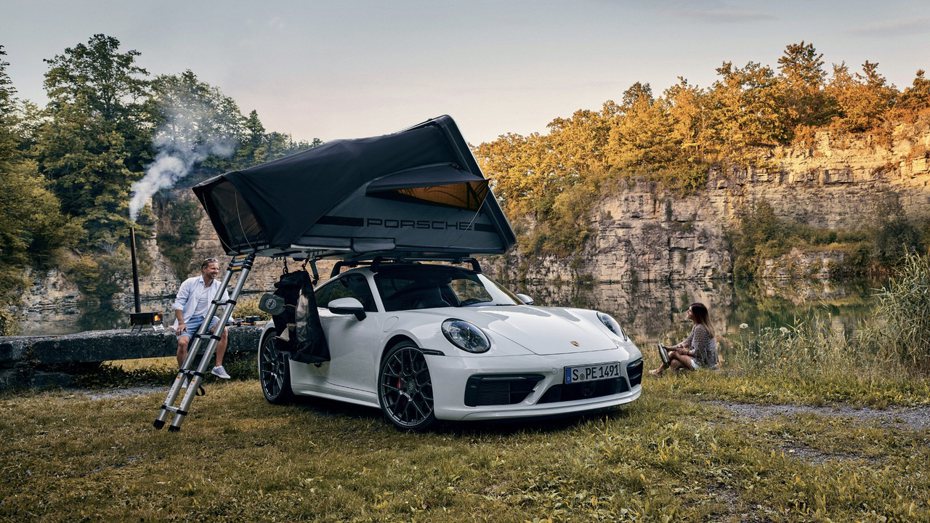 Porsche推出要價15萬元專屬車頂帳。 摘自Porsche