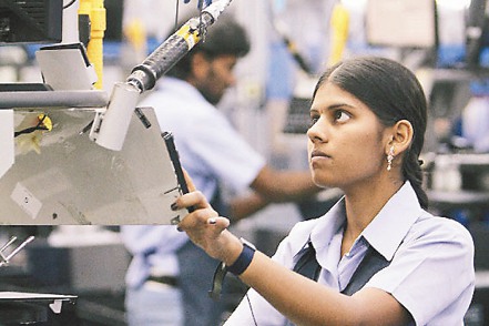 印度官方力推「印度製造」，規劃對在當地設廠的科技業者提高獎勵金，最高達450億盧比（約5.49億美元、新台幣175億元）。路透