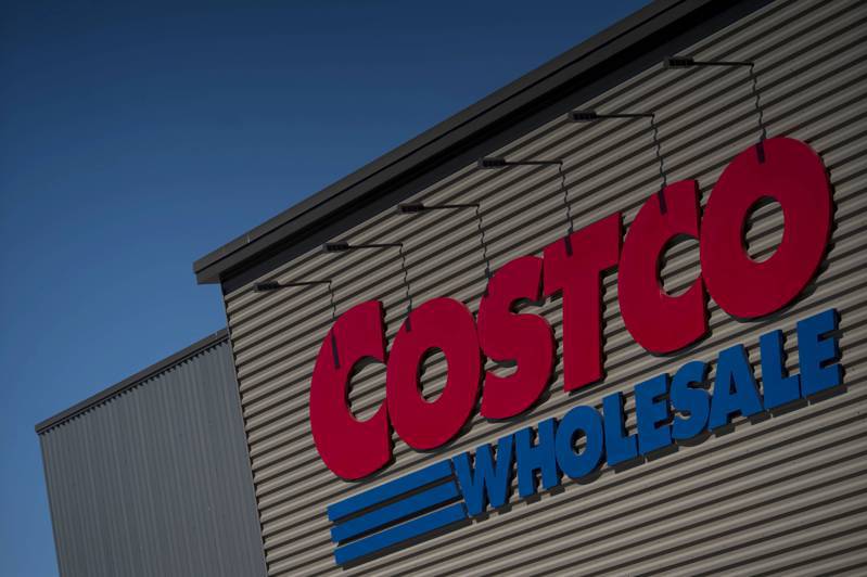 受到通貨膨脹加劇影響，好市多（Costco）過去一年調高許多商品的價格，現在連會員年費都有可能在明年1月漲價。法新社