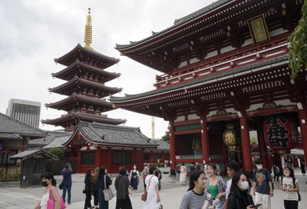 日本預定10月11日起開放自由行、恢復免簽，盼重振旅遊業。 （歐新社）