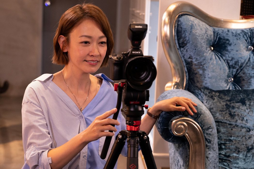 潘慧如在新戲「台灣X檔案」中飾演照相館老闆。圖／中視提供