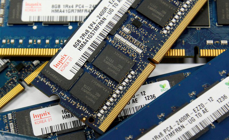 近来全球记忆晶片需求下滑，导致南韩两大晶片制造商三星电子和SK海力士Q3获利前景黯淡。  路透(photo:UDN)