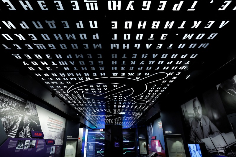 翻新後的中情局博物館的天花板上滿是隱藏訊息的密碼。路透