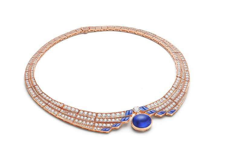 BVLGARI MAGNIFICA系列頂級藍寶石與鑽石項鍊，玫瑰金鑲嵌1顆橢圓形蛋面切割斯里蘭卡藍寶石重約14.79克拉、藍寶石與鑽石。圖／寶格麗提供
