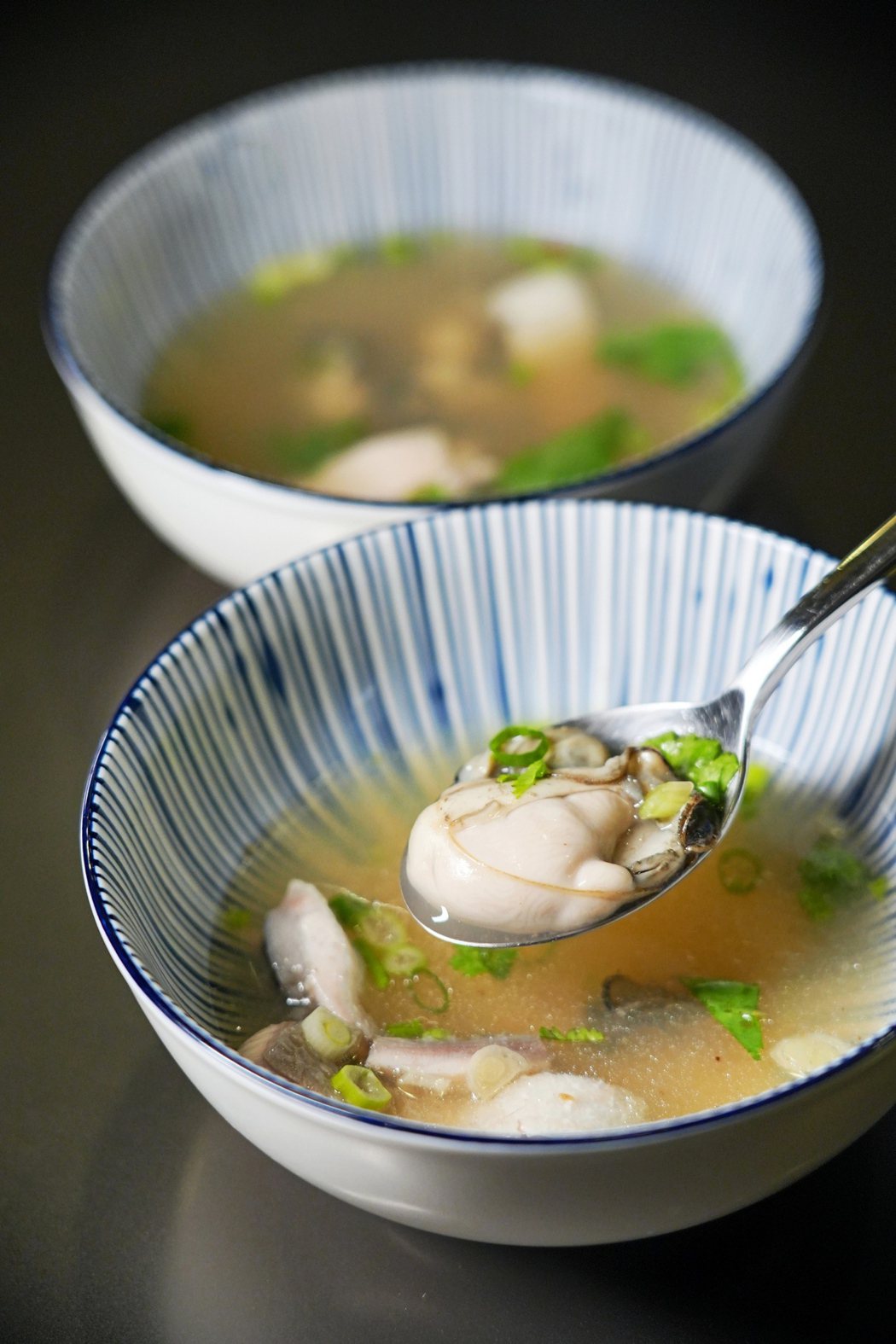 中式餐區中，肥美的虱目魚鮮蚵湯，是必點美食。記者王昭月／翻攝