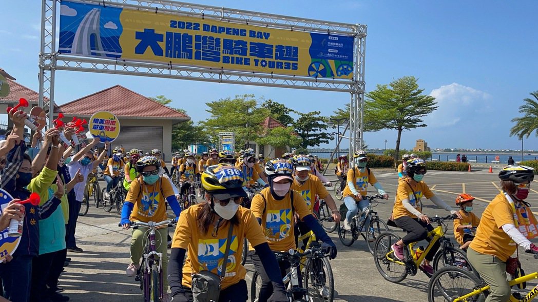 大鵬灣國家風景區管理處24日舉辦「大鵬灣Bike Tour35 騎車趣」活動，來...