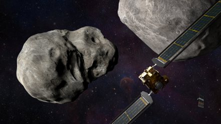 NASA飛行器撞小行星「迪莫弗斯」，目標為測試改變其軌道救地球。路透