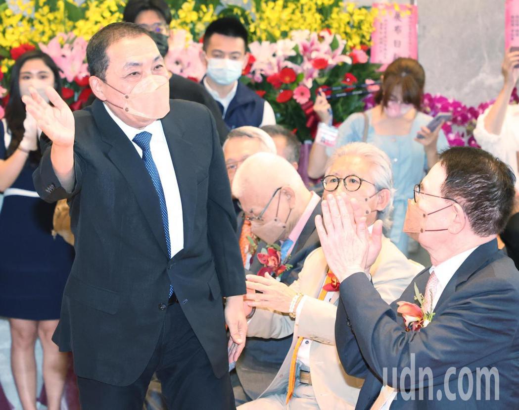 儒鴻總部啟用上午舉行，新北市長侯友宜（左）應邀出席。記者陳正興／攝影