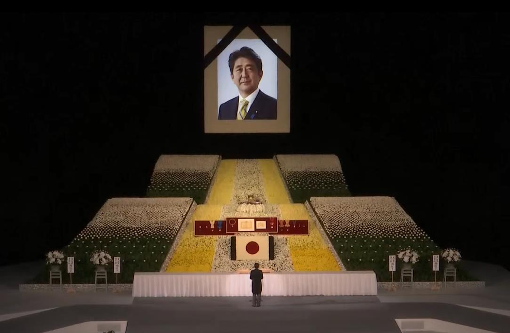 日本前首相安倍晉三的國葬於27日下午2時（台灣時間下午1時）在東京都千代田區的日...