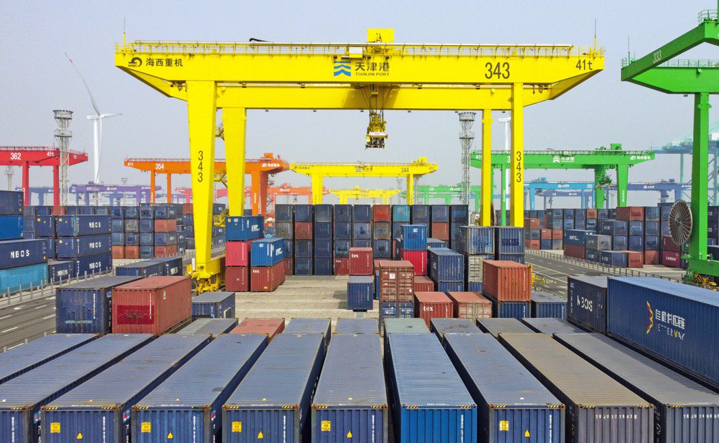 圖為天津港北疆港區C段智能化集裝箱碼頭。新華社