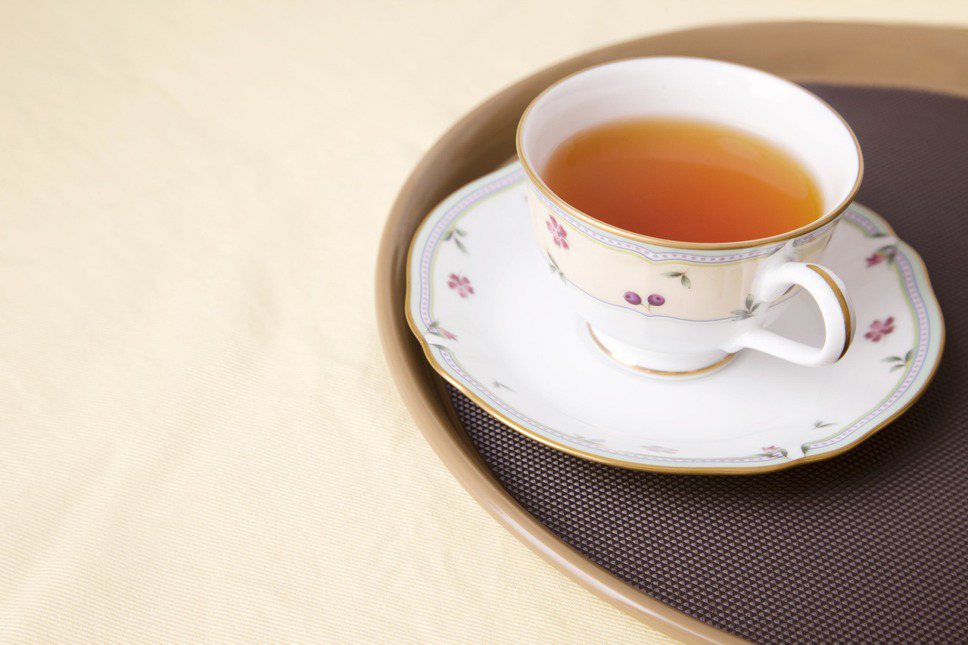 喝適量茶對身體益處多，根據一項新研究顯示，喝一定量的紅茶、綠茶或烏龍茶可降低罹患 2 型糖尿病的風險。