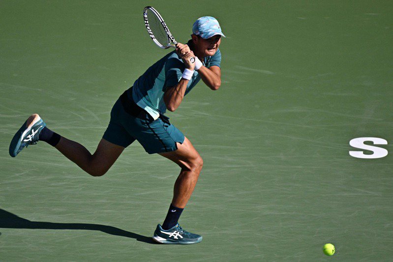 吳東霖在ATP250南韓公開賽32強賽事不敵美國選手，但表現獲得外媒讚譽。 法新社