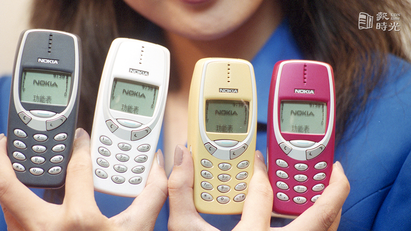 手機品牌諾基亞（Nokia）為推出全新改款的3310新手機舉辦記者會。圖／聯合報資料照（2000/9/2　徐世經攝影）