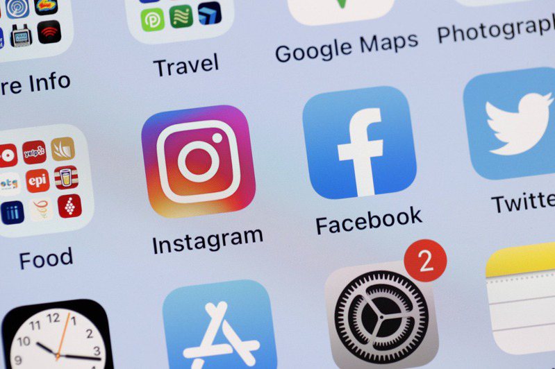 Meta日前宣布啟動「Facebook與Instagram一鍵切換」的新功能。 示意圖／法新社