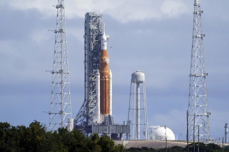 美國國家航空暨太空總署（NASA）的「阿提米絲1號」（Artemis1）無人登月任務，因天候因素第三度中止發射。  美聯社