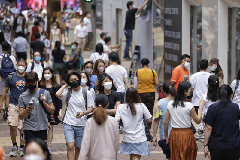 香港今天新增3911例COVID-19（2019冠狀病毒疾病）確診案，包括3703例本地感染和208例海外移入。圖／香港中國通訊社
