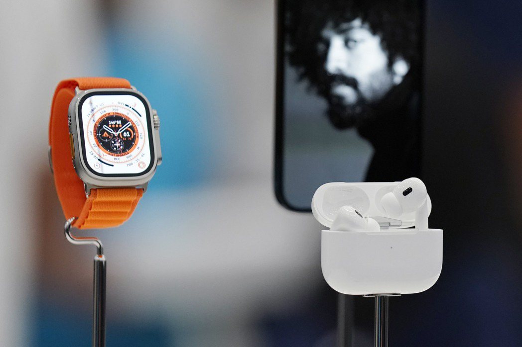 蘋果Apple Watch和AirPods跟iPhone一樣，愈貴賣得愈好。美聯...