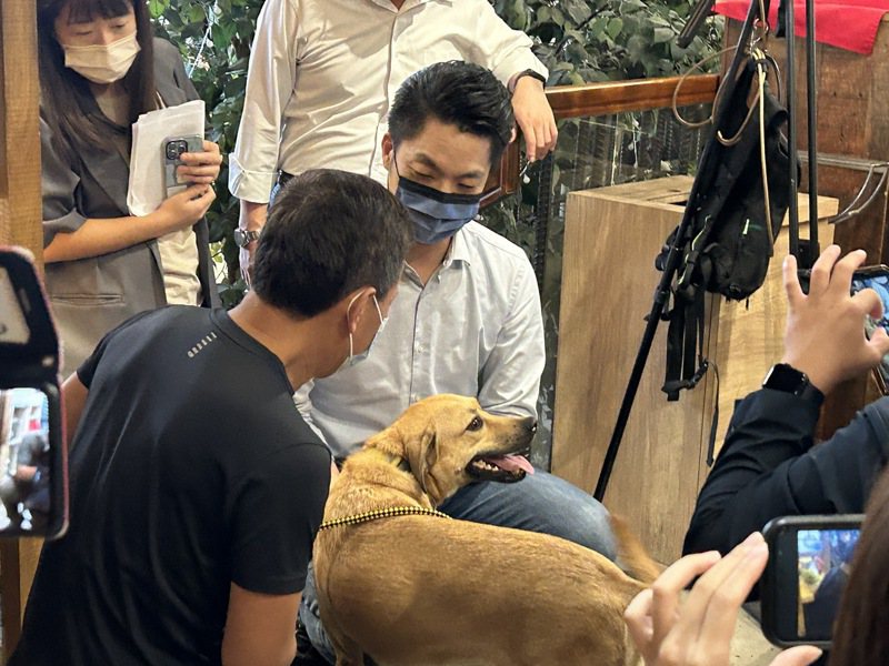 國民黨台北市長參選人蔣萬安今舉行「友善動物台北更好」政策發布會。記者潘才鉉／攝影